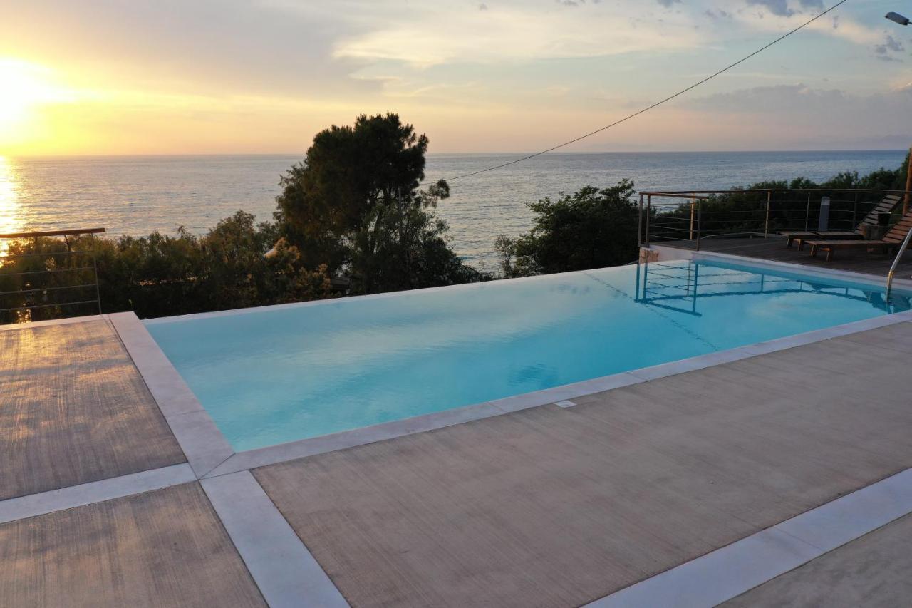 Capro - Milos Bay Villas Áyios Nikítas Exterior foto